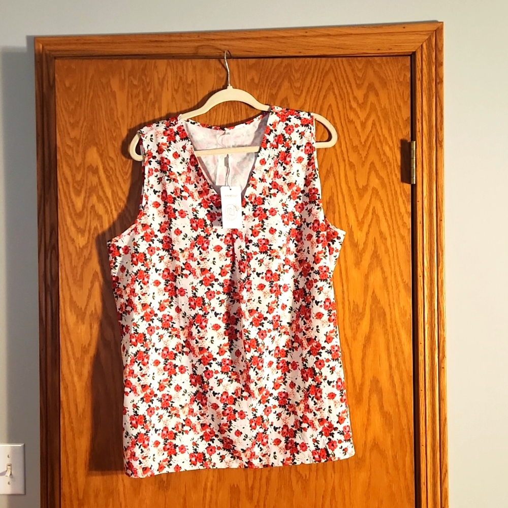 New with tags women's white flora tank top size xxl from Xieerduo Fashion